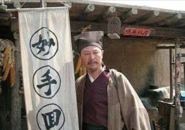 算命摊也倒闭了,此时的丁兴来已经意识到吃饭成为了最大的问题.