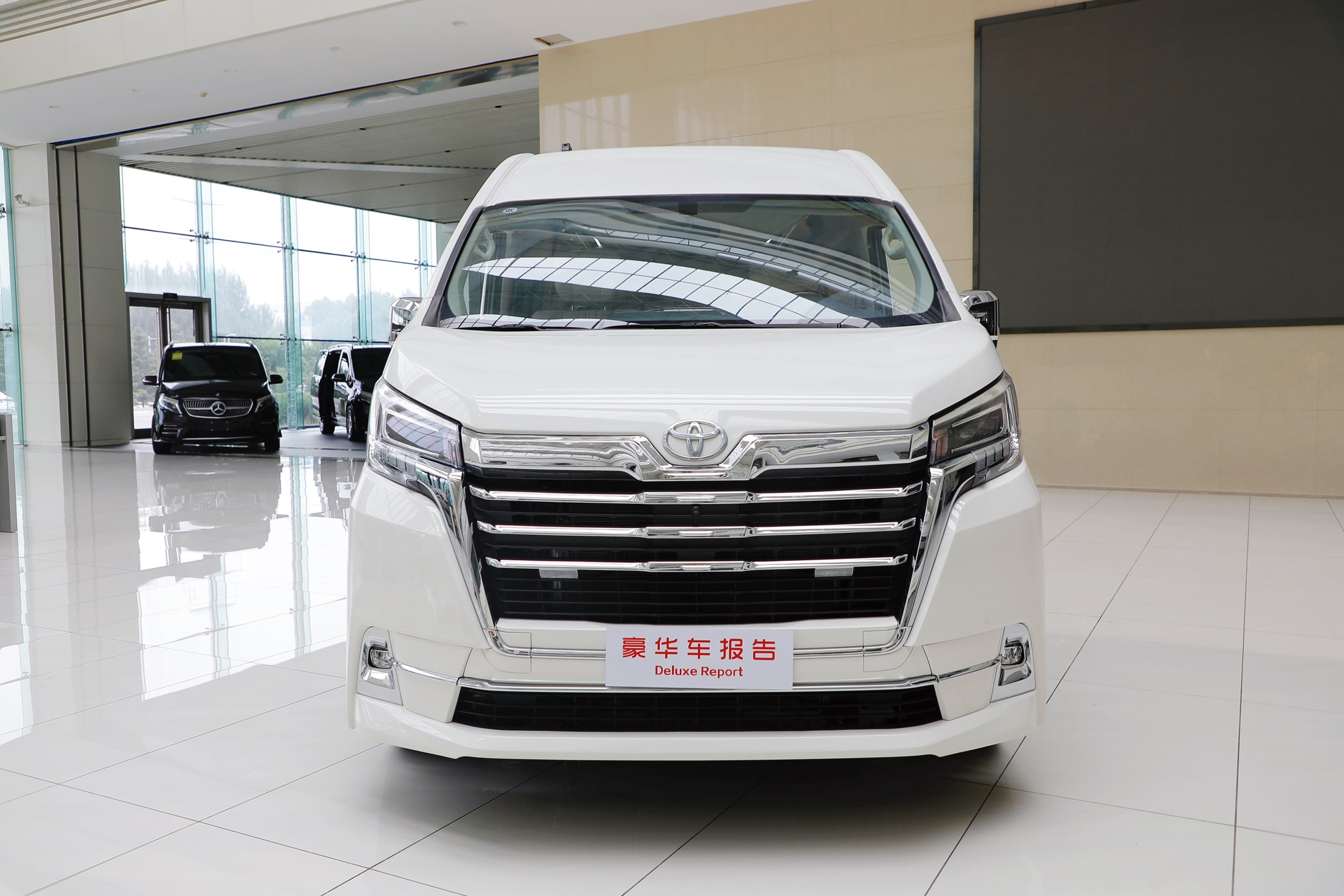 如今的豪华商务车市场,9座有日系丰田海狮,7座有德系奔驰,4座有美系