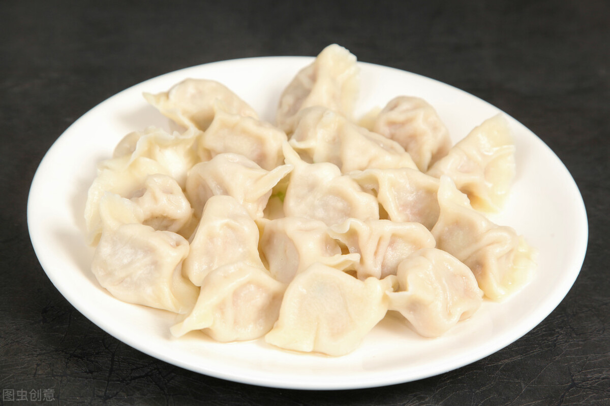萝卜饺子好吃有诀窍，教你饺子店不外传的做法，鲜美多汁，没怪味