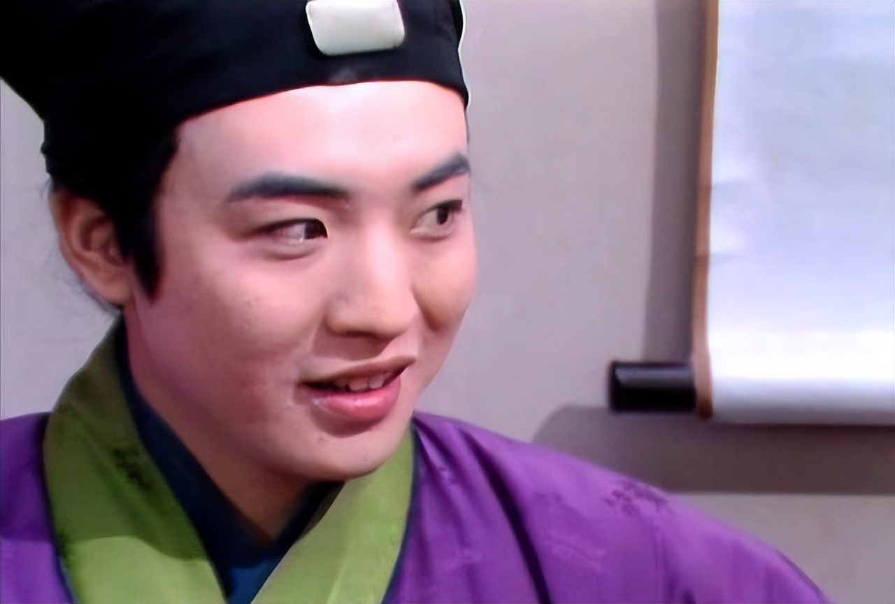 离开剧组,就在导演的安排下出演了"贾瑞"在作为"贾瑞"的拍摄过程中