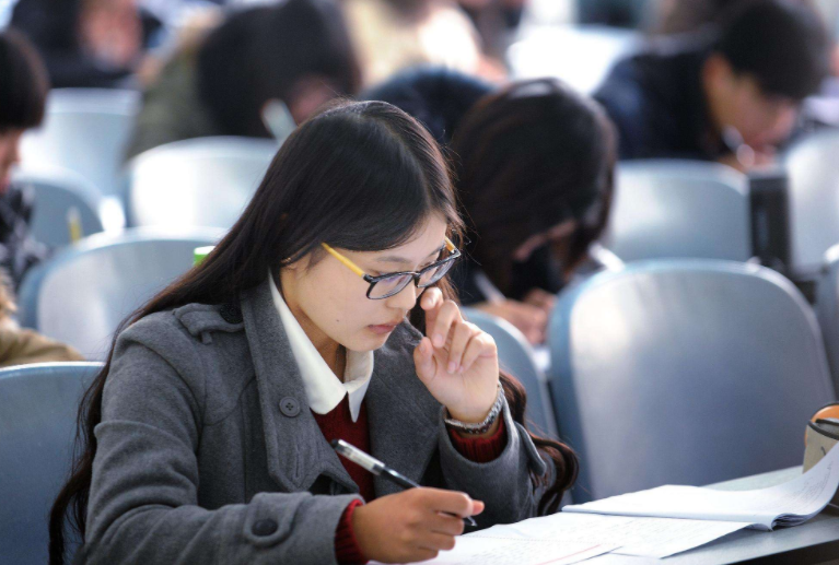 四六级出“新规”，部分学生失去报考资格，学习成绩再好也没用