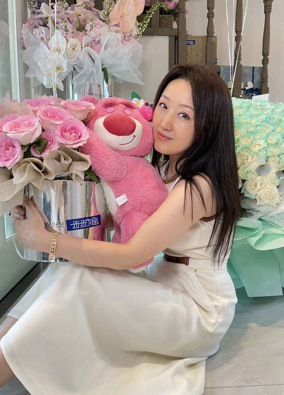 52岁杨钰莹现状曝光:前男友入狱,在深圳豪宅种辣椒,独居不寂寞