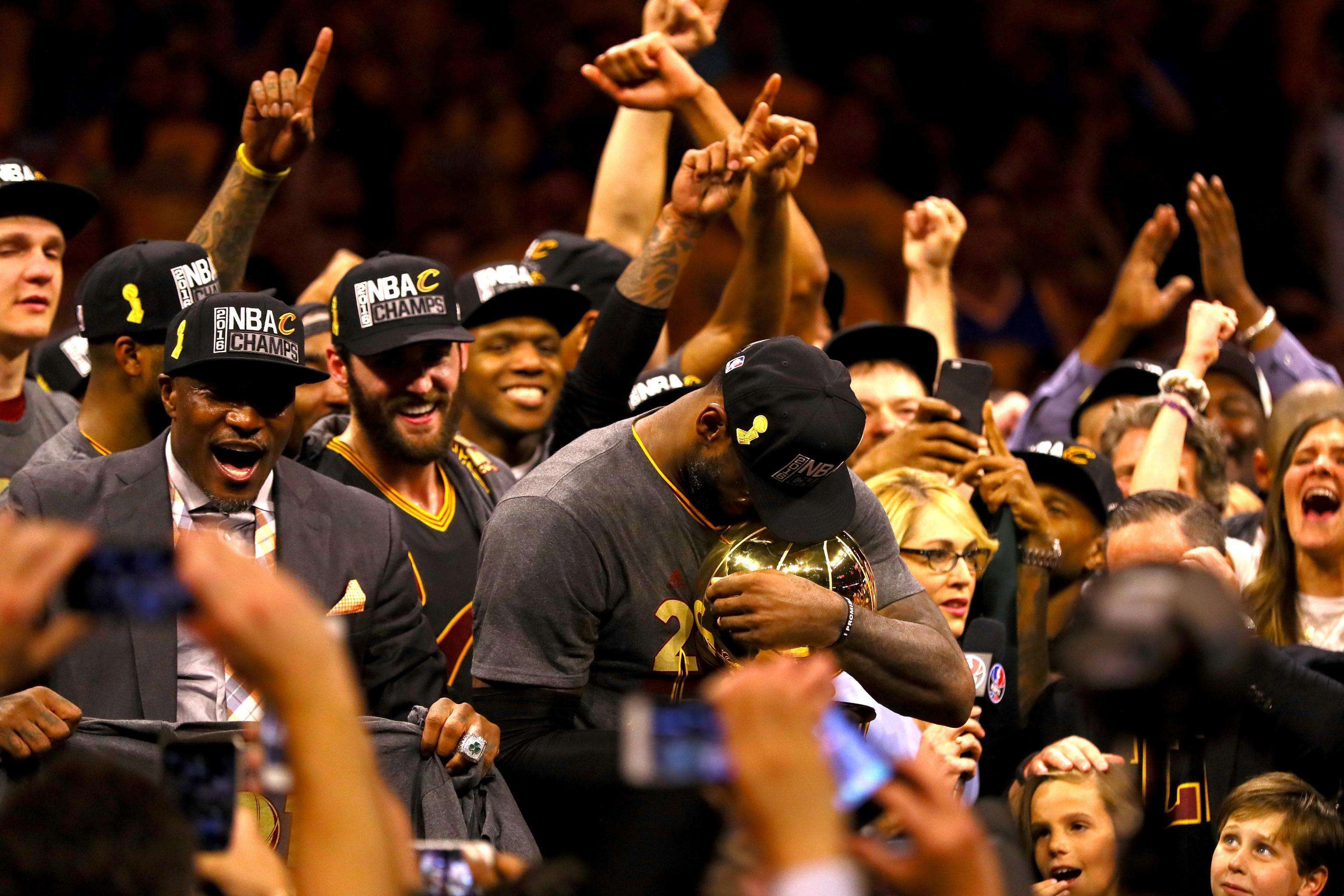 nba哪些球员没换过队(nba换队成功球星top5,詹姆斯4冠排第三,一人夺冠