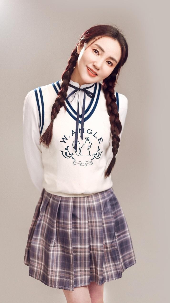 演员秀秀清纯氧气学院风剧照曝光 装扮尽显青春气息