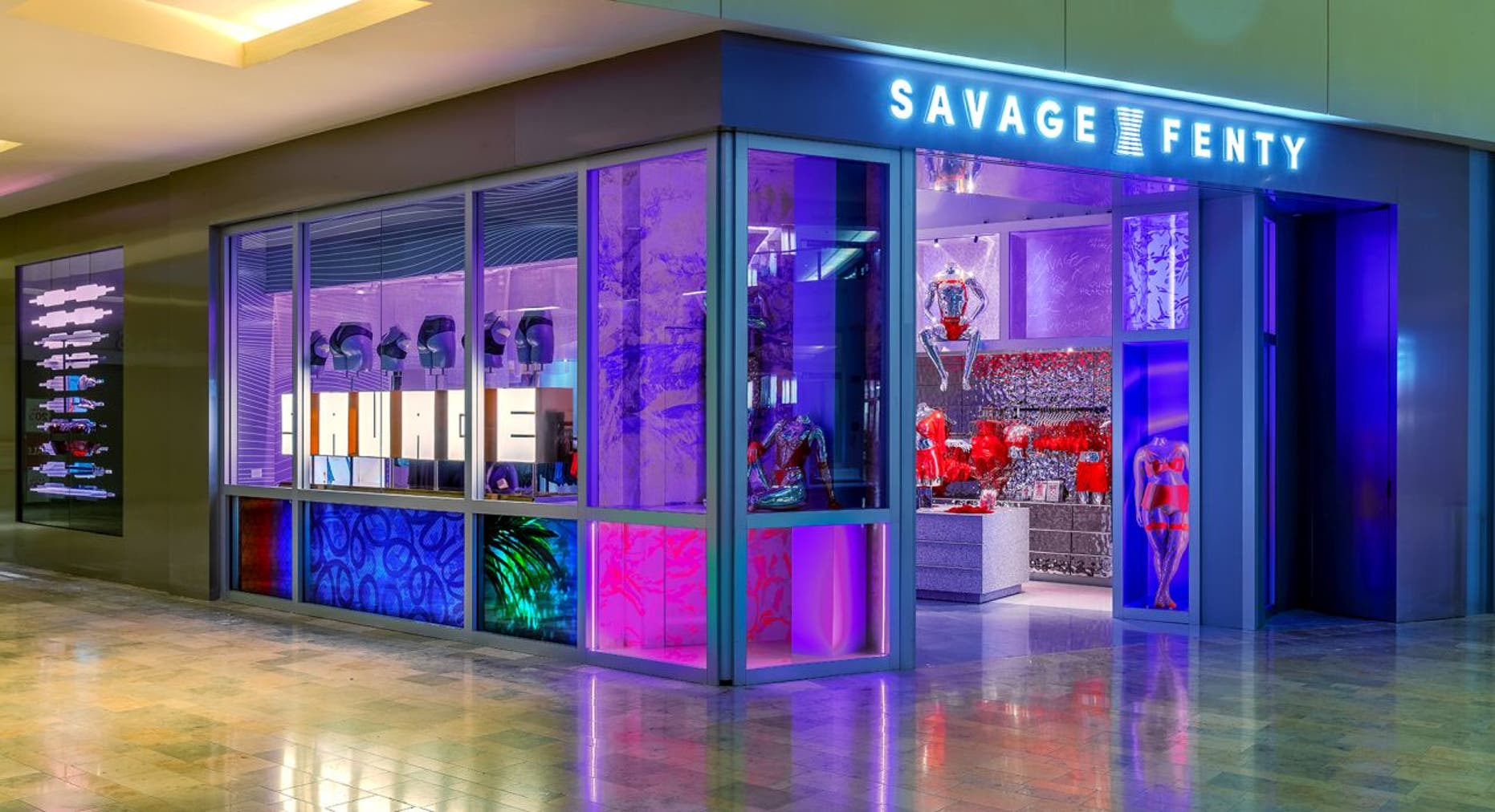 Fenty x Savage：性感与自由的完美融合，让你掌控夜晚。