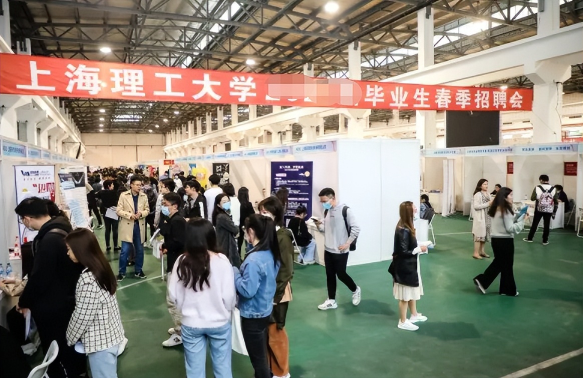 上海理工大学出现“怪”事，男生进女生浴室洗澡拍照？校方回应了