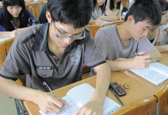 大学宿舍中的“潜规则”，有些人毕业了才明白，聪明学生要了解