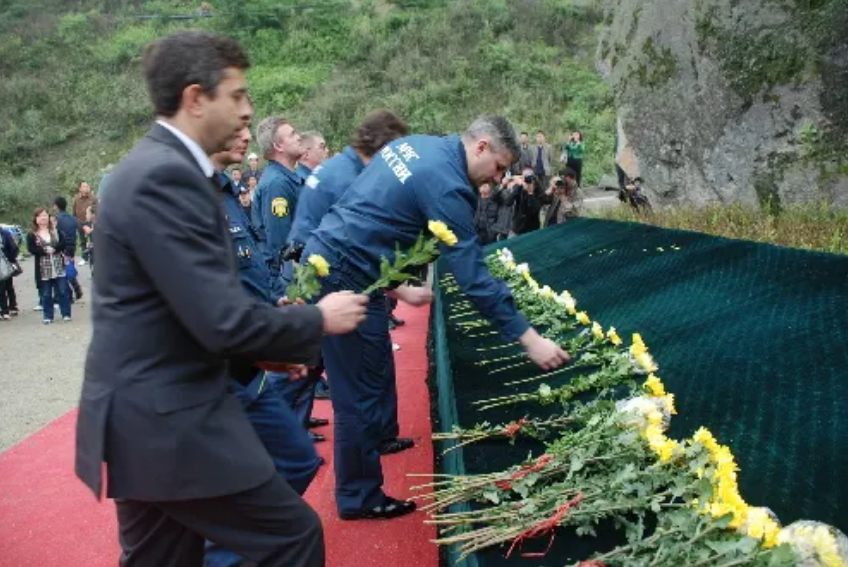 2008年汶川地震时，哪几个国家捐款最多？