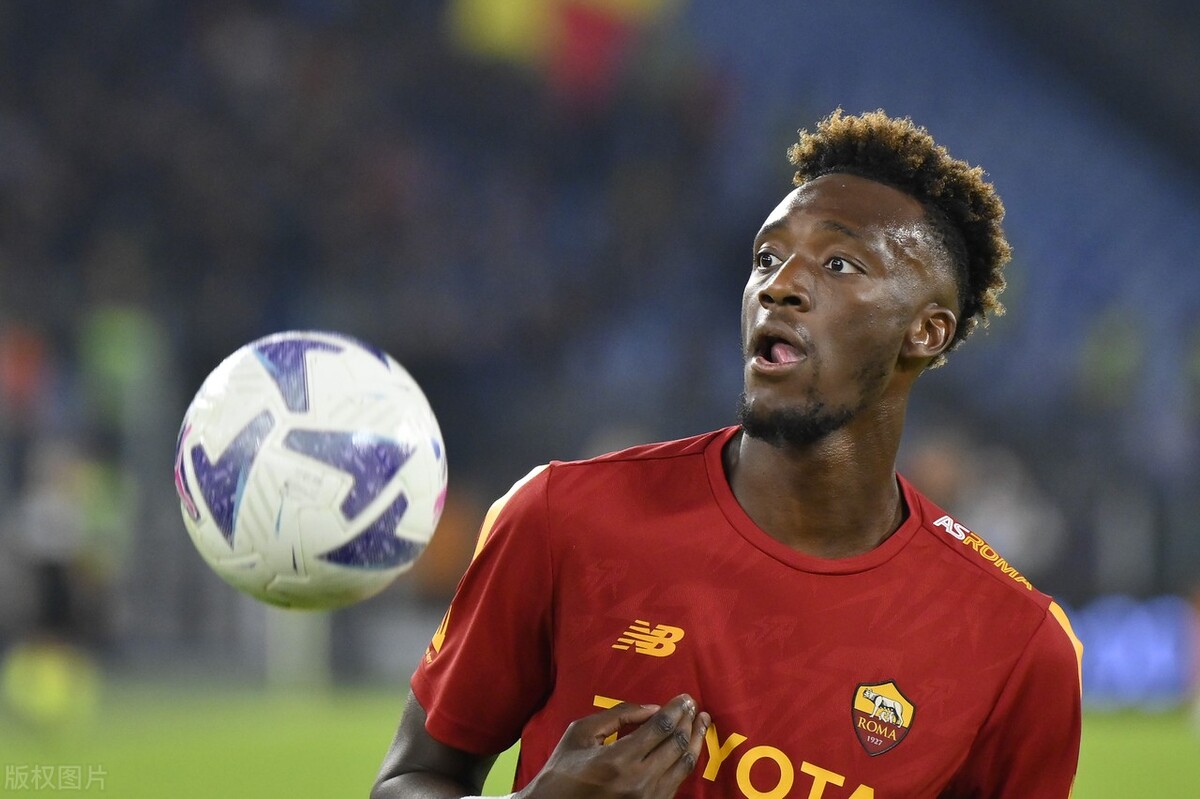 然而离世界级中卫斯莫林还差什么（丢人！五大前锋才进4球，斯莫林进3球，失去迪巴拉，穆帅靠谁？）