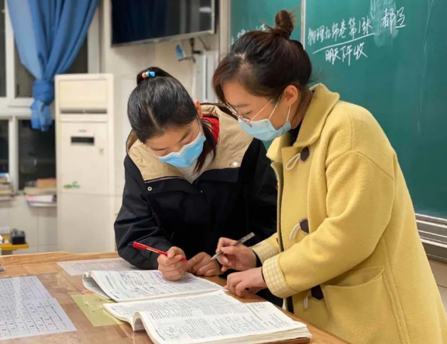 “民转公”基本敲定，民办教师的出路在哪里？这3个方向很不错