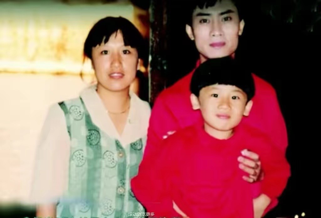 歌手江涛：娶富家女为妻，走红后不变心，如今54岁已升级当爷爷