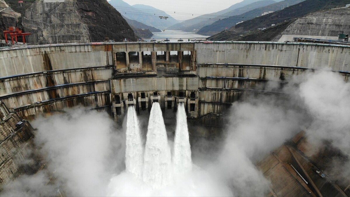 三峡大坝建成16年，库区淤沙约20亿吨，“沙少”对荆江影响多大？