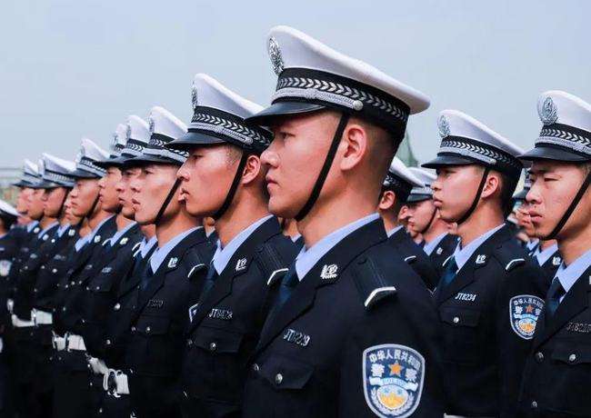 警校招生新政策，政审检查放宽条件，高考生不能错过的好机会