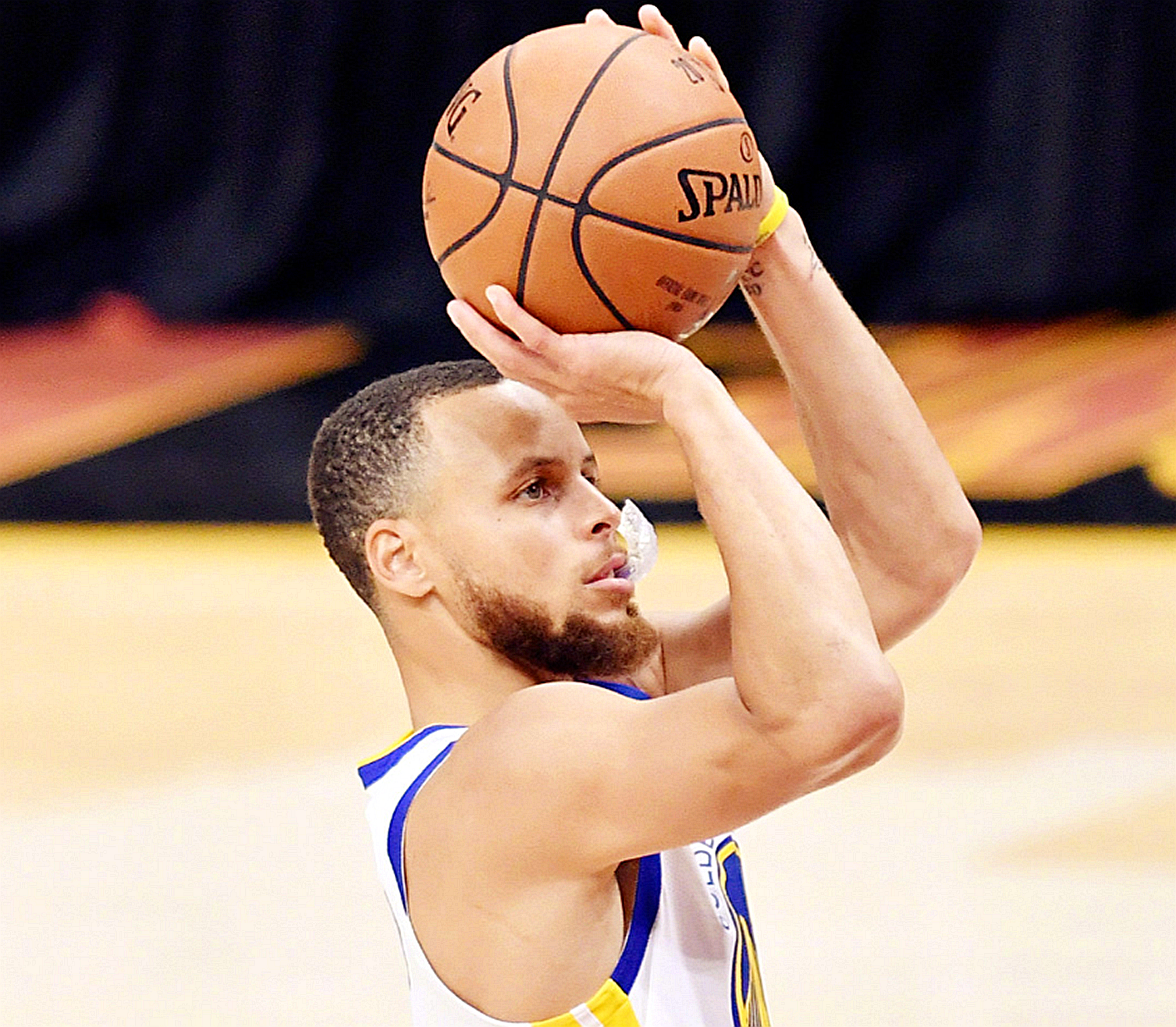 排球当篮球(阿泰:库里把篮球玩成了排球!