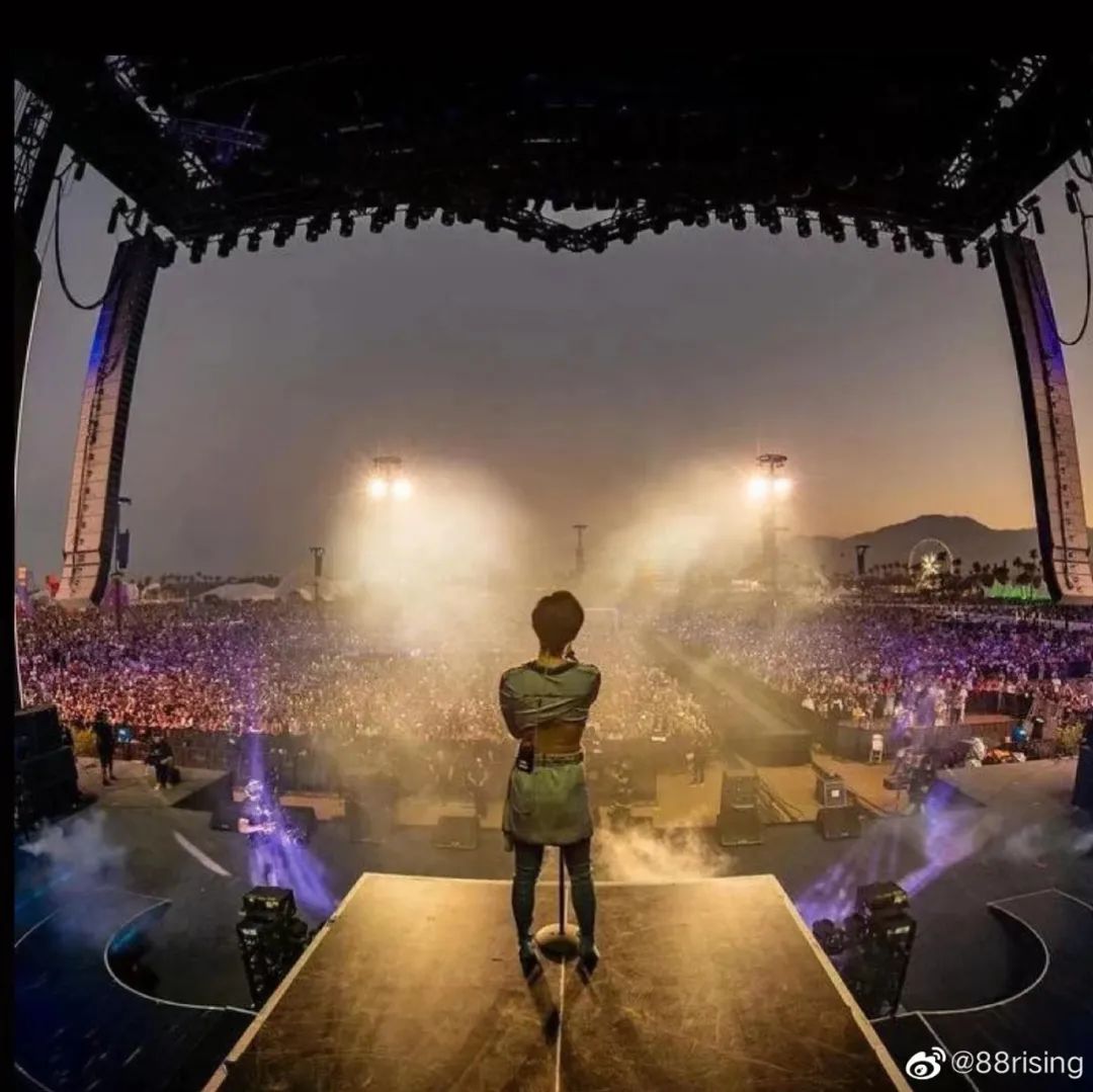 出道就爆火，她是无数人的青春，归来仍是天后