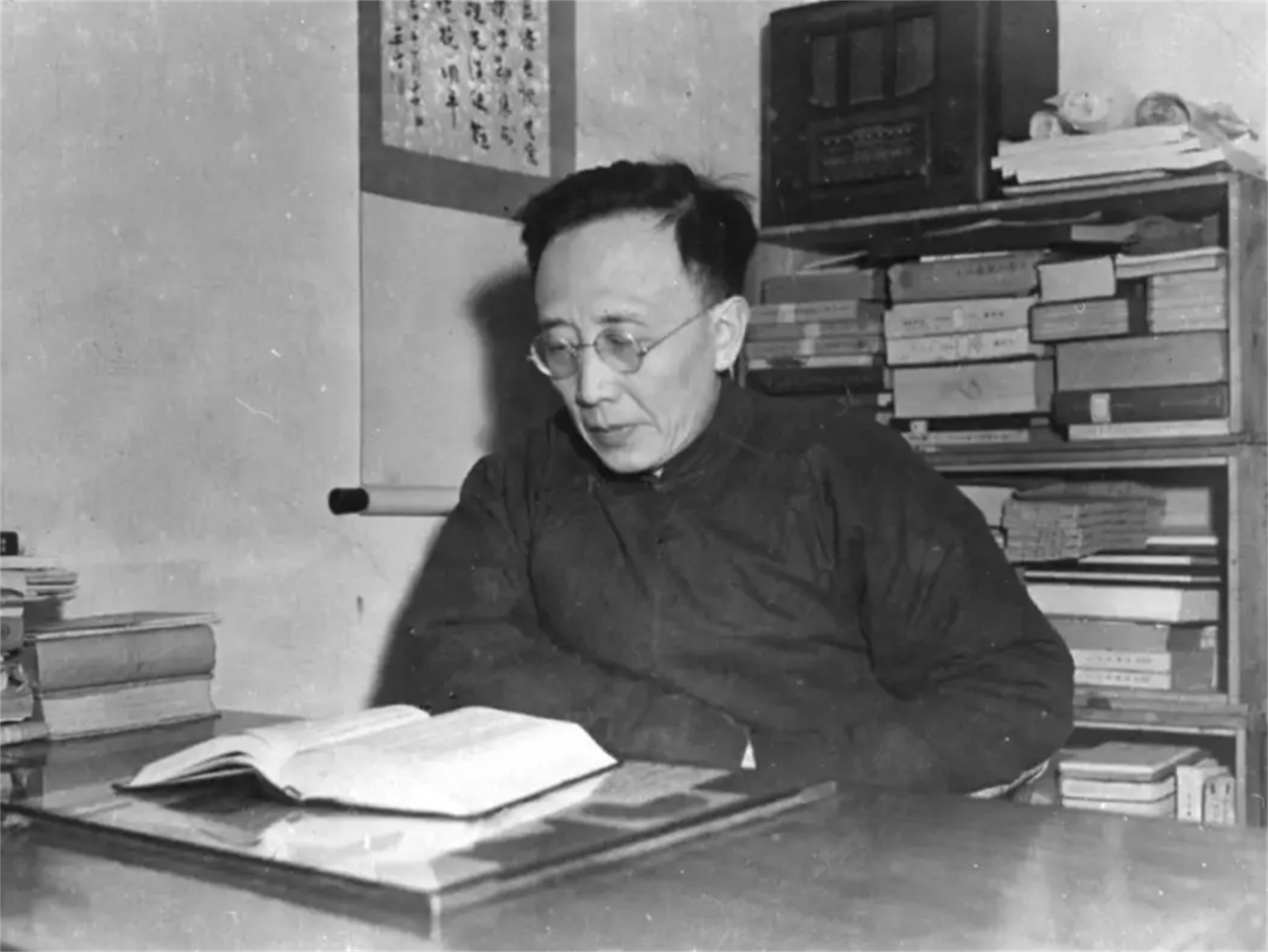 泰山上的“虫二”两字，让日本学者困惑十年，郭沫若却轻松解答