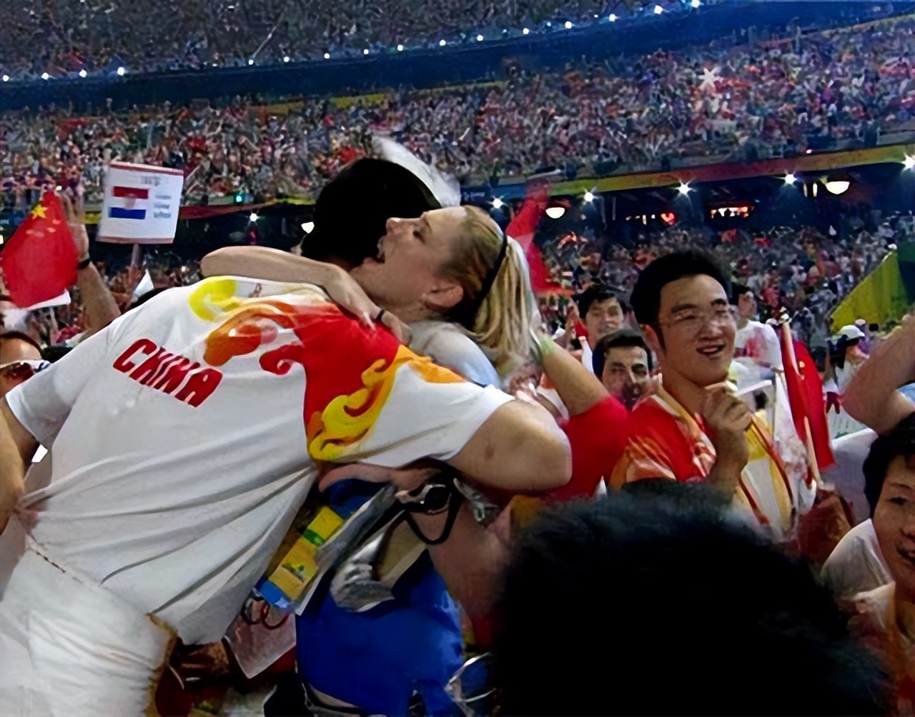 有故事发生？北京奥运会“拥抱门”主角姚明和杰克逊将在悉尼重聚