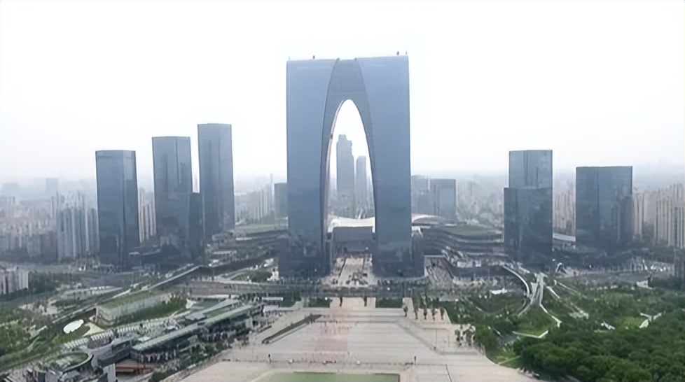 那些超高地标烂尾楼