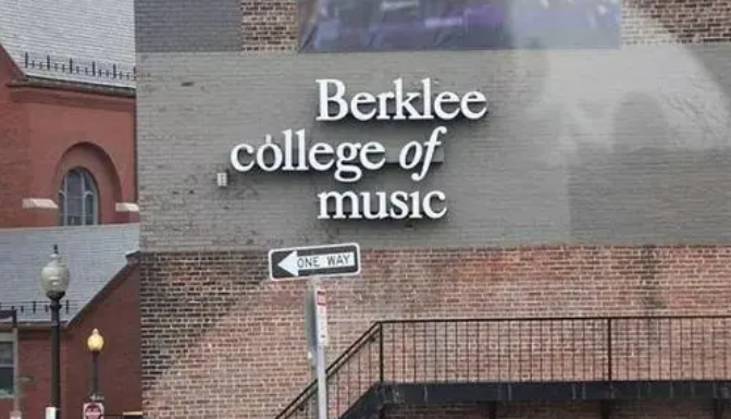 明星争相报考的“伯克利”，被质疑“门槛低”，真实水平出乎意料