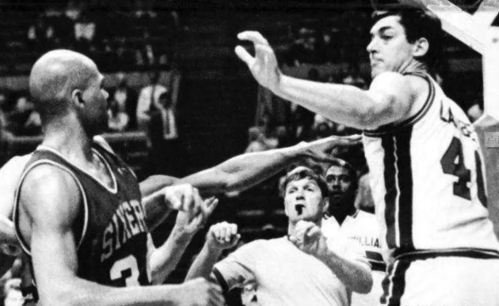 nba打架事件排名（NBA十大斗殴事件排名（下）：多人大乱斗，巴克利打服活塞军团！）-华海博客