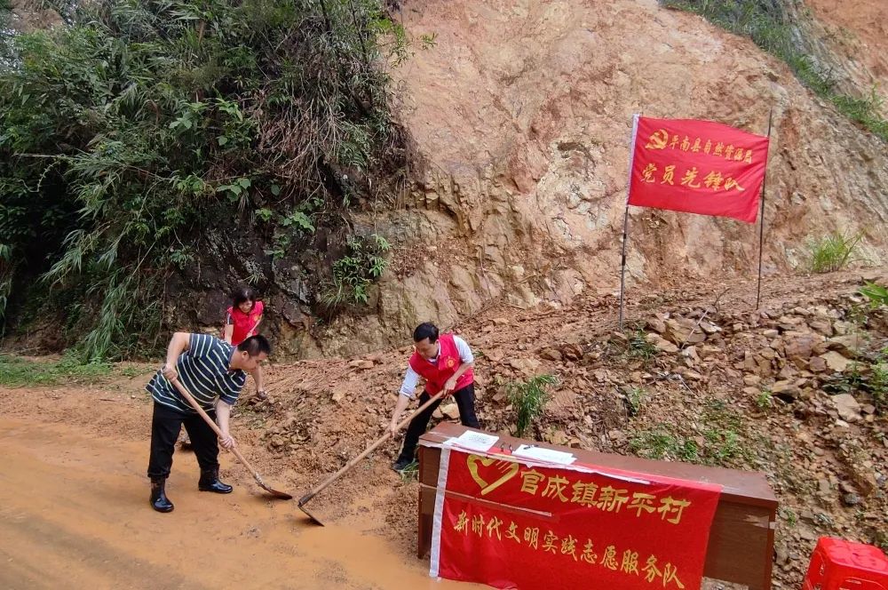 平南县：“志愿红”筑起坚强的“红色堤坝”