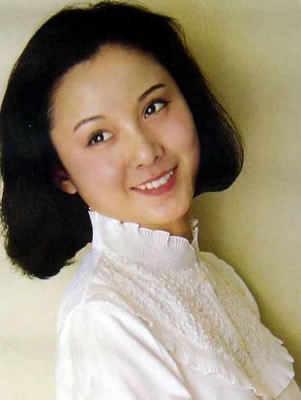 “俏晴雯”安雯，为救丈夫，她高调回归娱乐圈，9年还债1100万