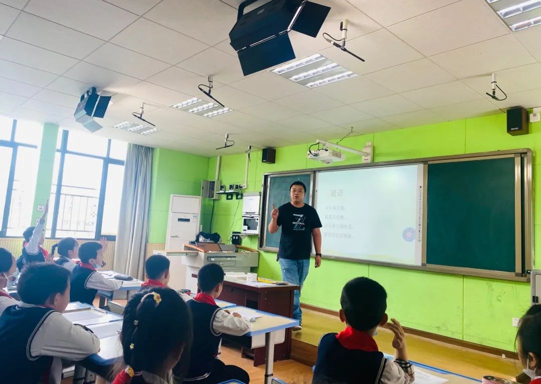 巴塘老师参与成都市双流区棠湖小学唐琦数学工作室研修活动并讲课