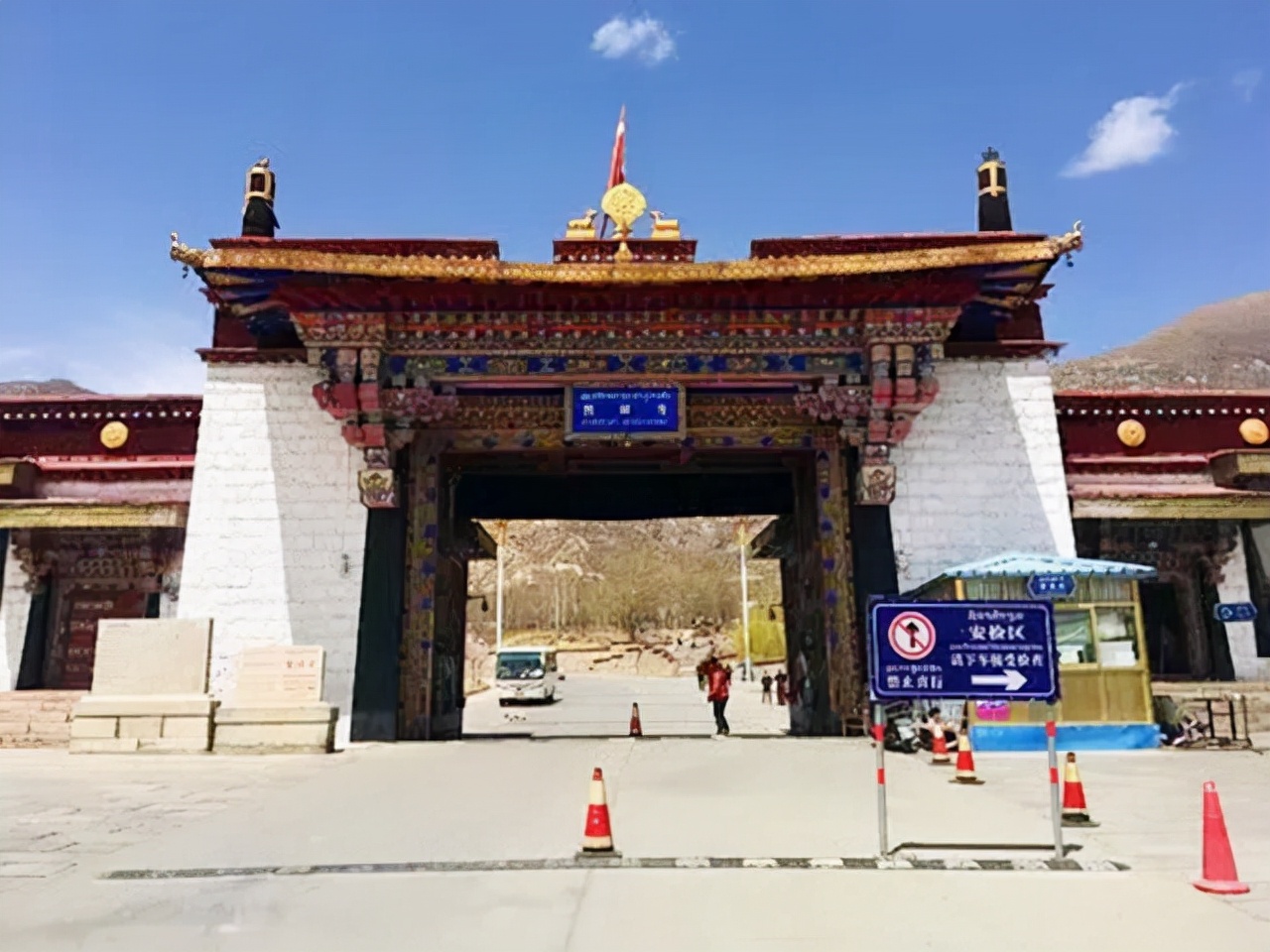“达赖”与“班禅”究竟是什么关系？二者谁的地位更高？