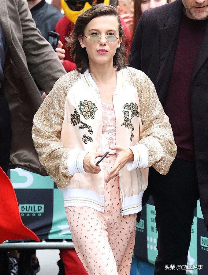 《怪奇物语》女主角越长越好看，如今18岁已经有了男朋友