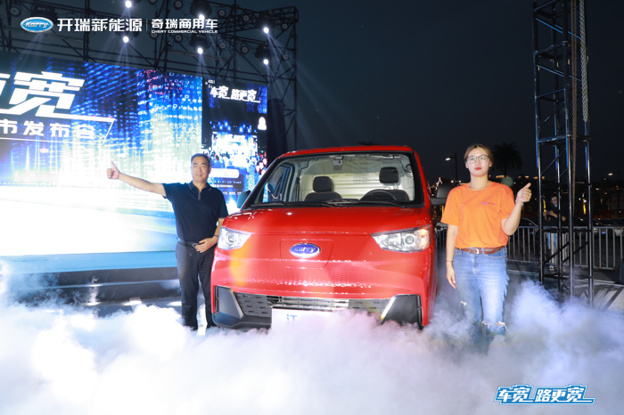 一天热销50000多辆，制定行业新标准，江豚新能源物流车成爆款