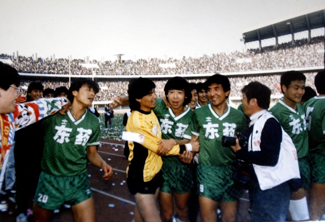 中国足球参加过那届世界杯(回顾国足2002年晋级世界杯：占天时地利人和，现役国足为何赶不上)