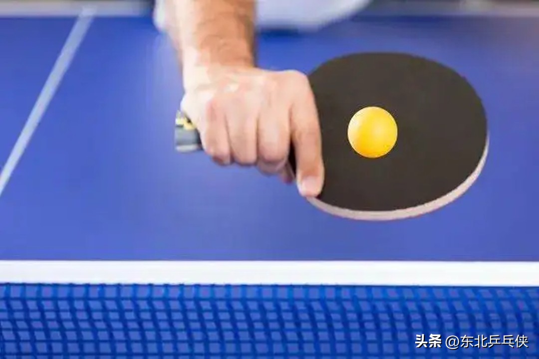 乒乓球逆旋轉(zhuǎn)球怎么接（乒乓球“旋轉(zhuǎn)球”難接？只要讀懂這四種旋轉(zhuǎn)，接發(fā)球從此不再難）