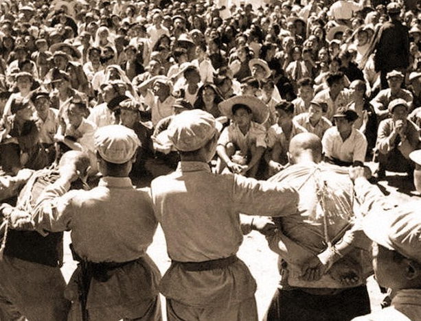 1955年，一死刑犯在枪决前表现异常，检察员感觉不对劲：枪下留人