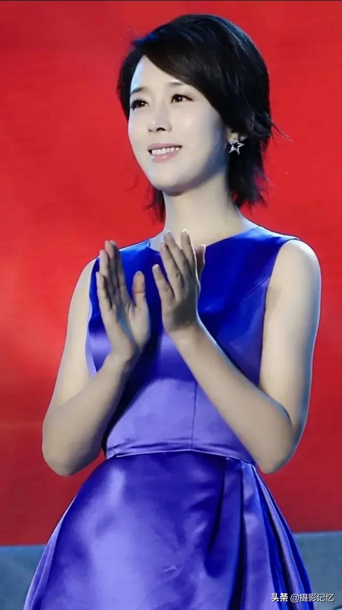 颜丹晨：品貌端庄