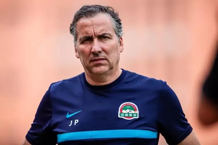 足球比赛教练应该在哪里（国足必须打好翻身仗，主教练在哪里，咱得好好白话白话）