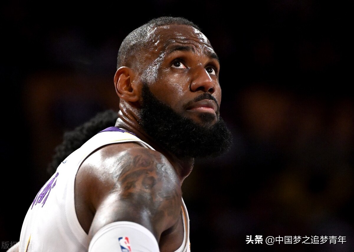 nba为什么不能刷分(28日NBA最大的争议：詹姆斯垃圾时间刷分，疑似被队友联手做掉)