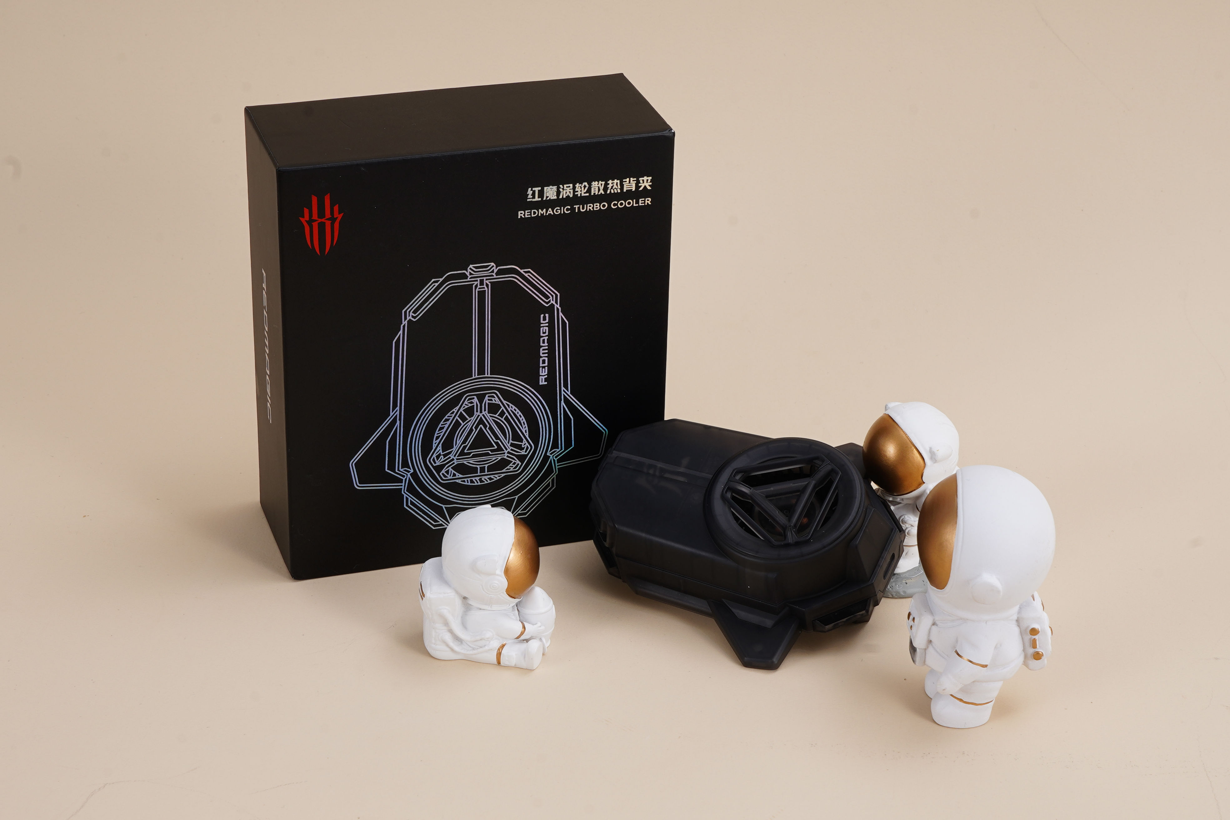为冷静而发，全面压制火龙的红魔手机散热背夹