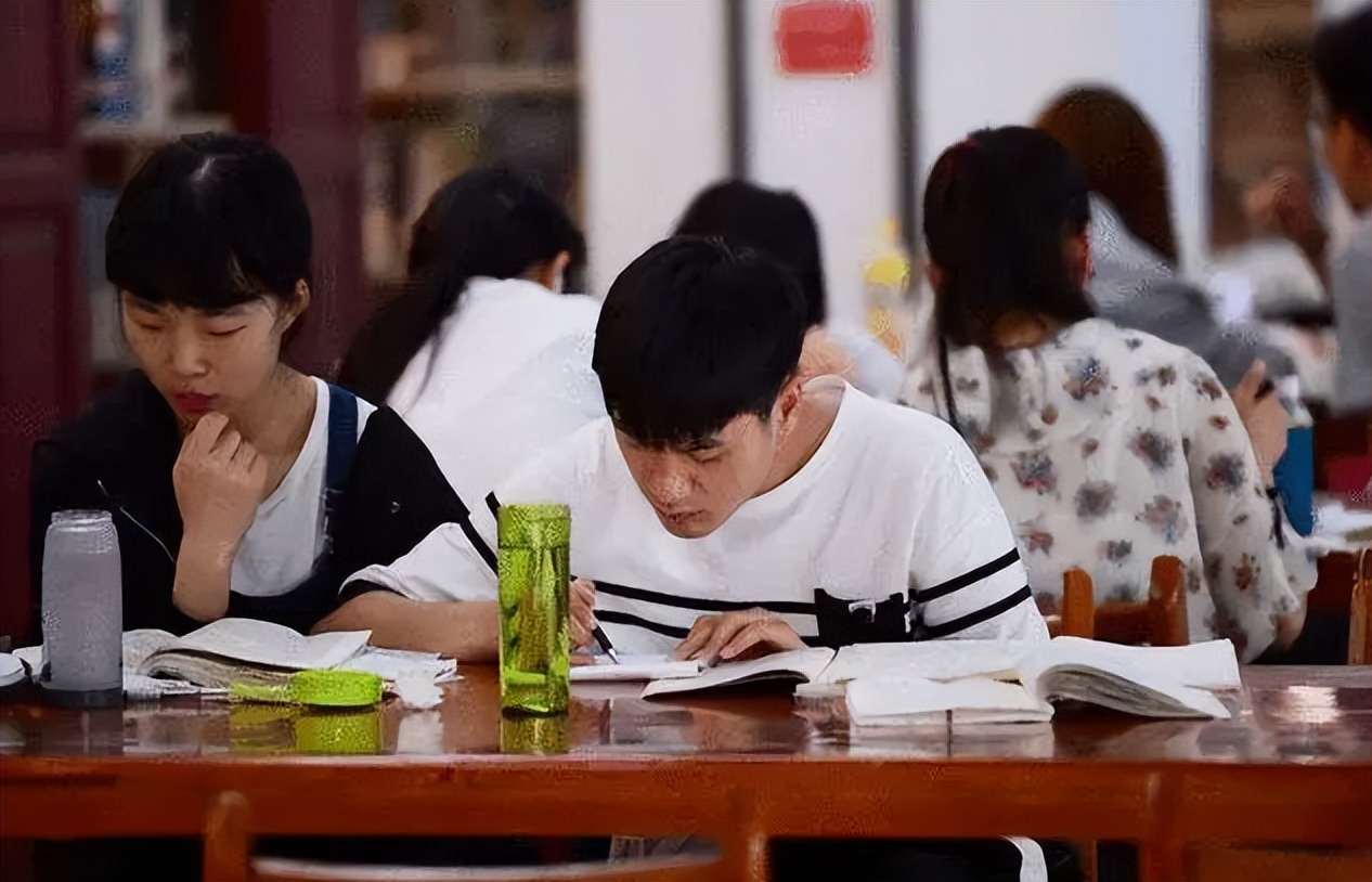 读着读着大学没了？被教育部要求停办的大学，在校生成绝版人才