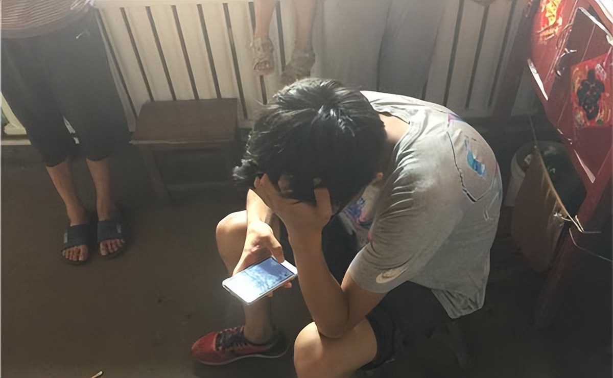 2016年，山东18岁考生恶意篡改同学高考志愿，其父母扬言十万了事