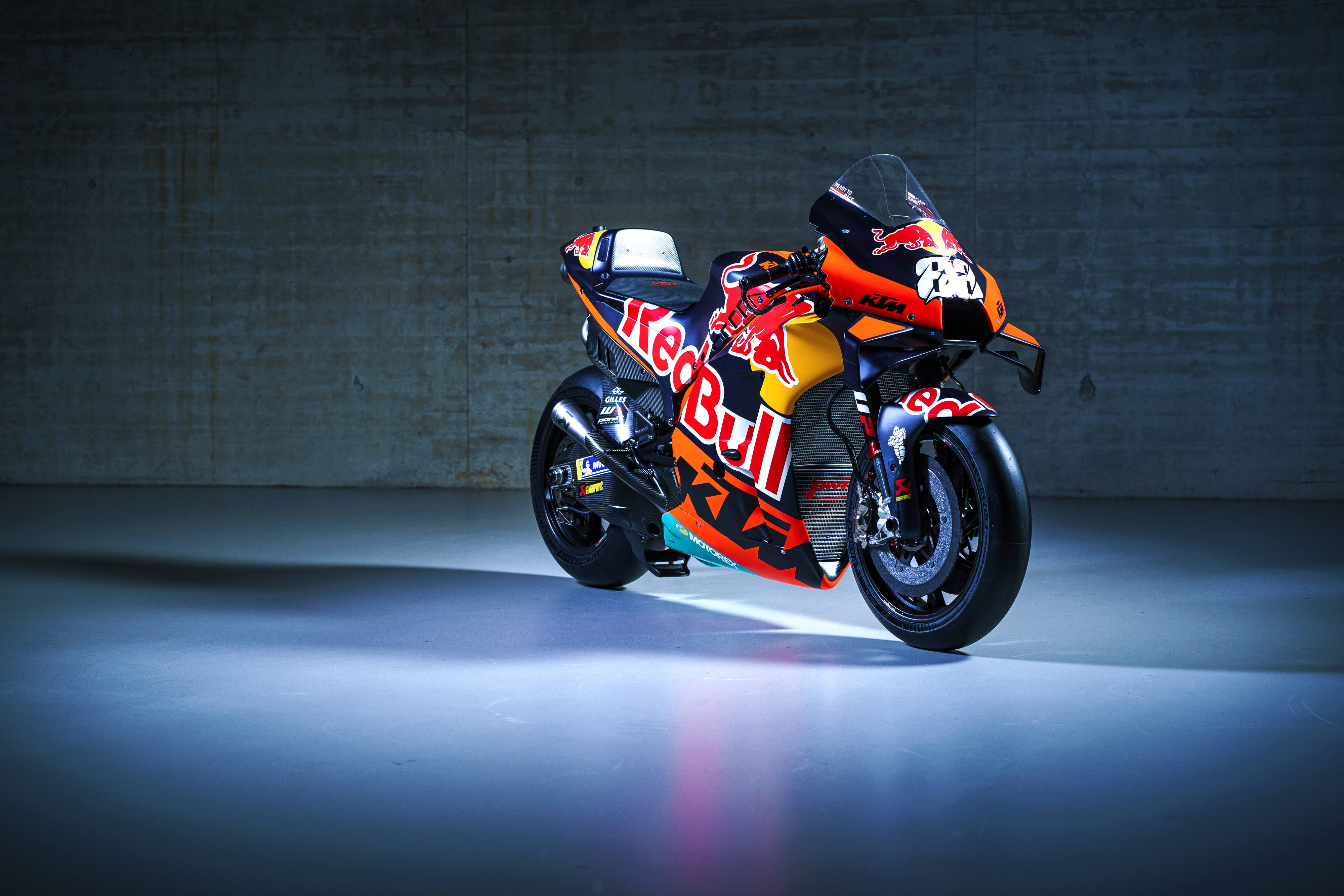 赛车rc比赛(MotoGP 2022：KTM MotoGP 红牛车队的 RC16 赛车)