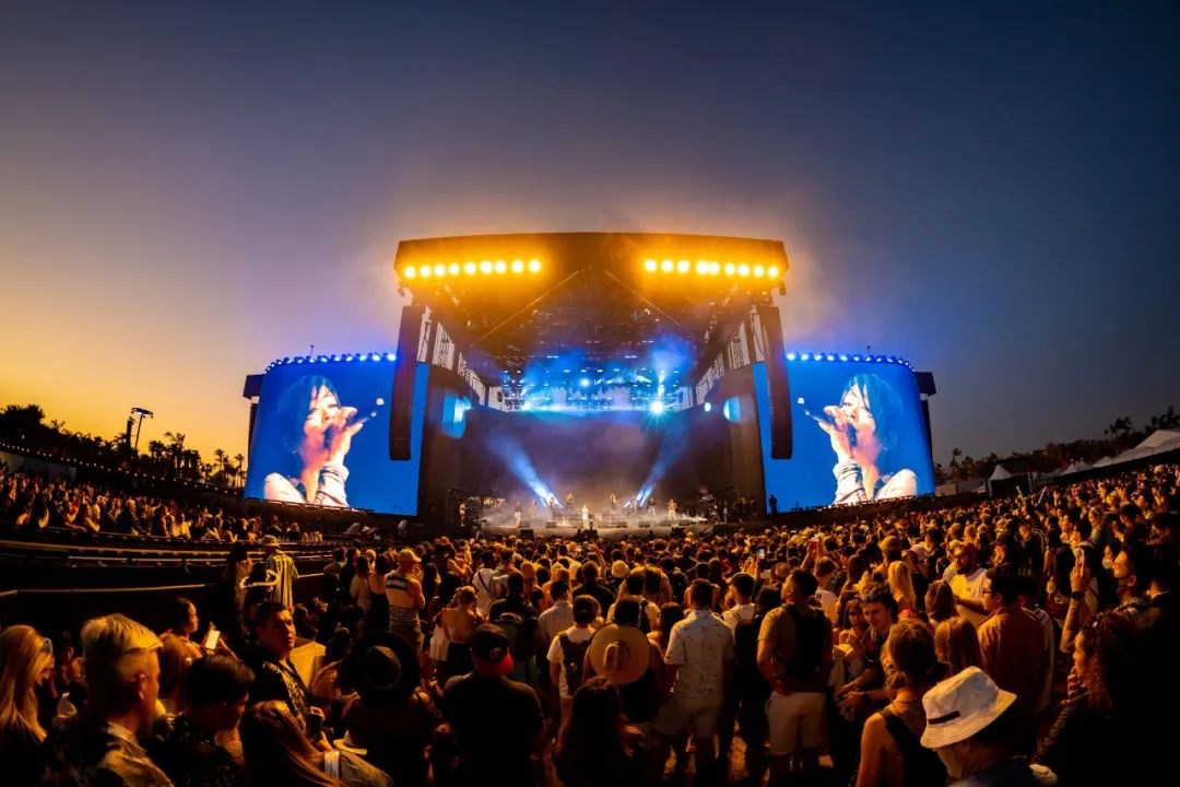 出道就爆火，她是无数人的青春，归来仍是天后