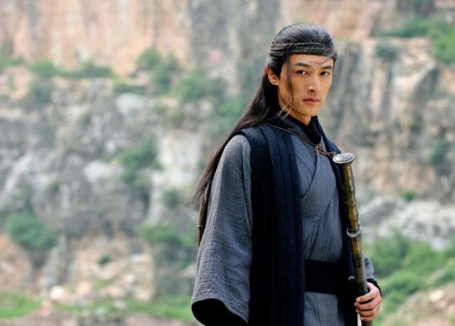 抹额造型别乱用，有人冷峻洒脱，有人呆萌可爱，关键还得脸型扛