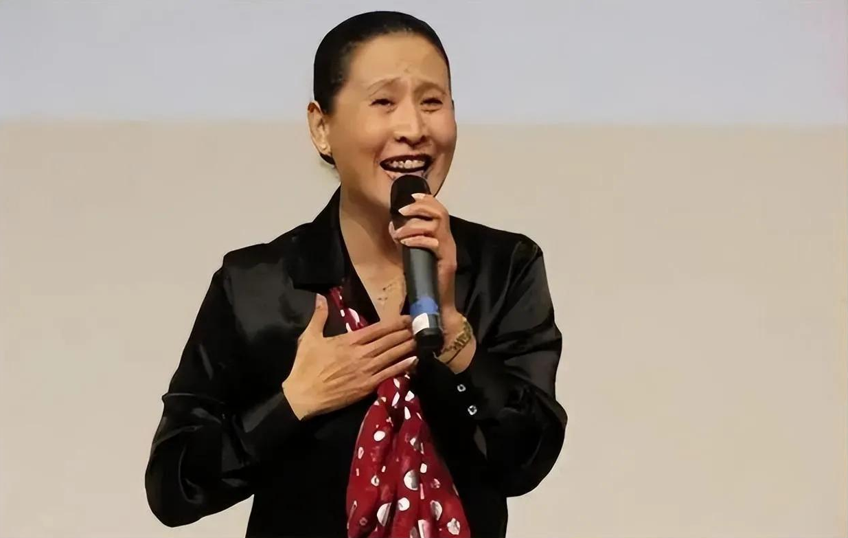 著名歌唱家远征:80年代红极一时,离婚后远嫁美国,如今怎样了?