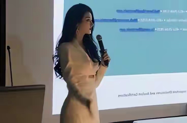 上海美女老师走红，师媛再惹争议！漂亮点怎么了？这次我站老师