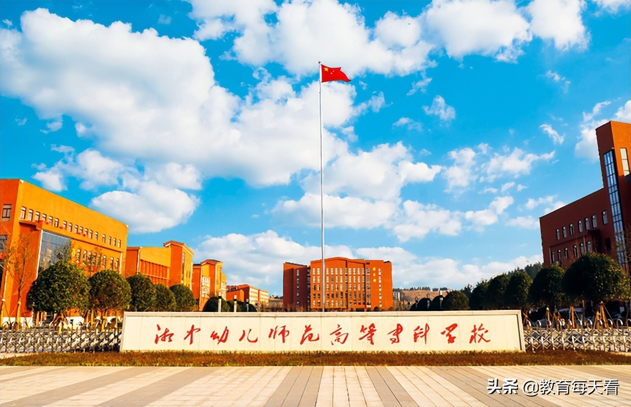 中学生迎来“坏消息”，2022高考或发生新变化，达线难度上升了