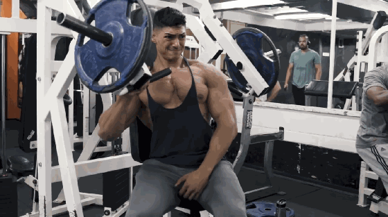 怎样练胸肌（如何提升练胸效果？6个胸部训练动作，雕刻结实、饱满的胸肌）