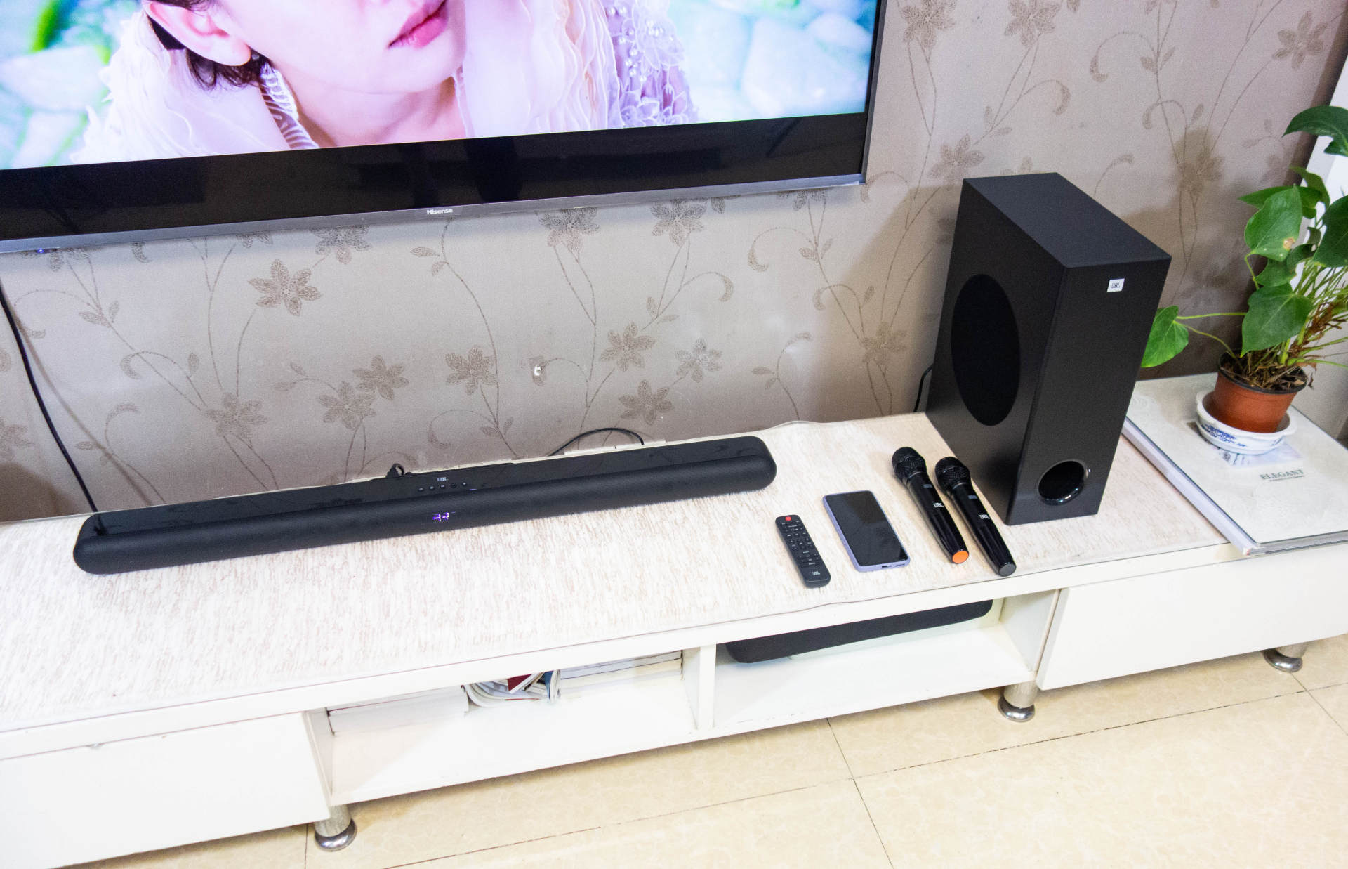 如何让客厅变成KTV？JBL KTV 350回音壁K歌不停