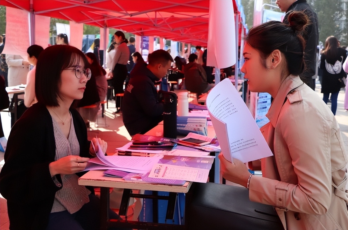 工科专业就业“钱途”排行，通信工程排名大幅下降，榜首异军突起