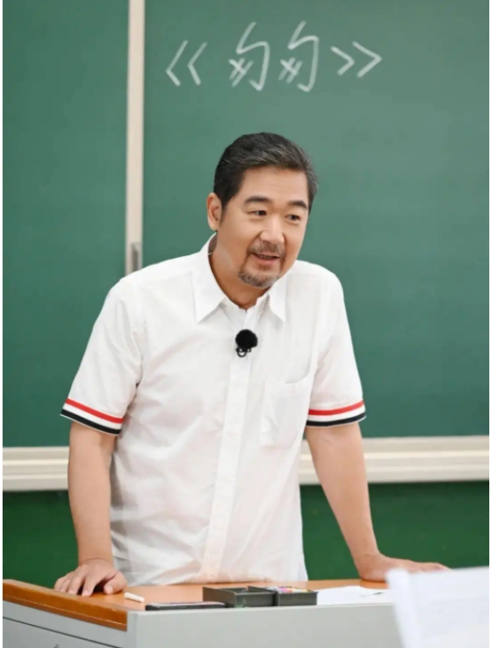 张国立为什么要离开罗秀春，转而对宜妃邓婕钟爱一生？