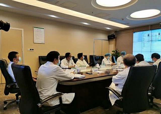 河北小伙胸口顶着200多斤肉球，体重500斤，吃喝拉撒在床上解决